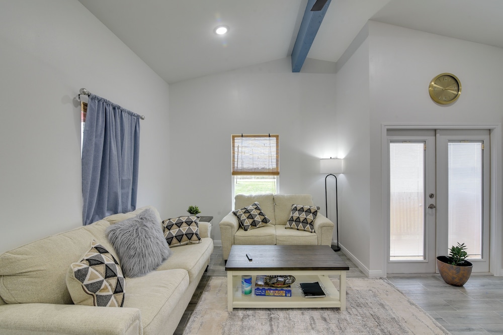 3 Mi to Bolivar Beach: Quiet Condo w/ Balcony