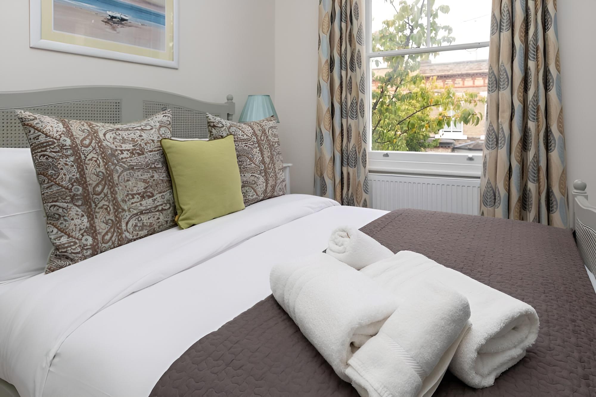 Vibrant 1BD Home With Outdoor Patio - Hammersmith!