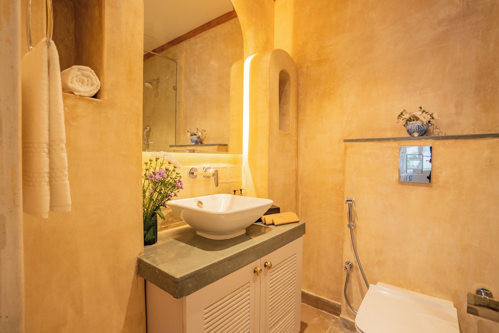 Esh Cottages Birch | Hillside 4-BHK Hideaway With Lush Garden, Common Pool, & Gaming Zone