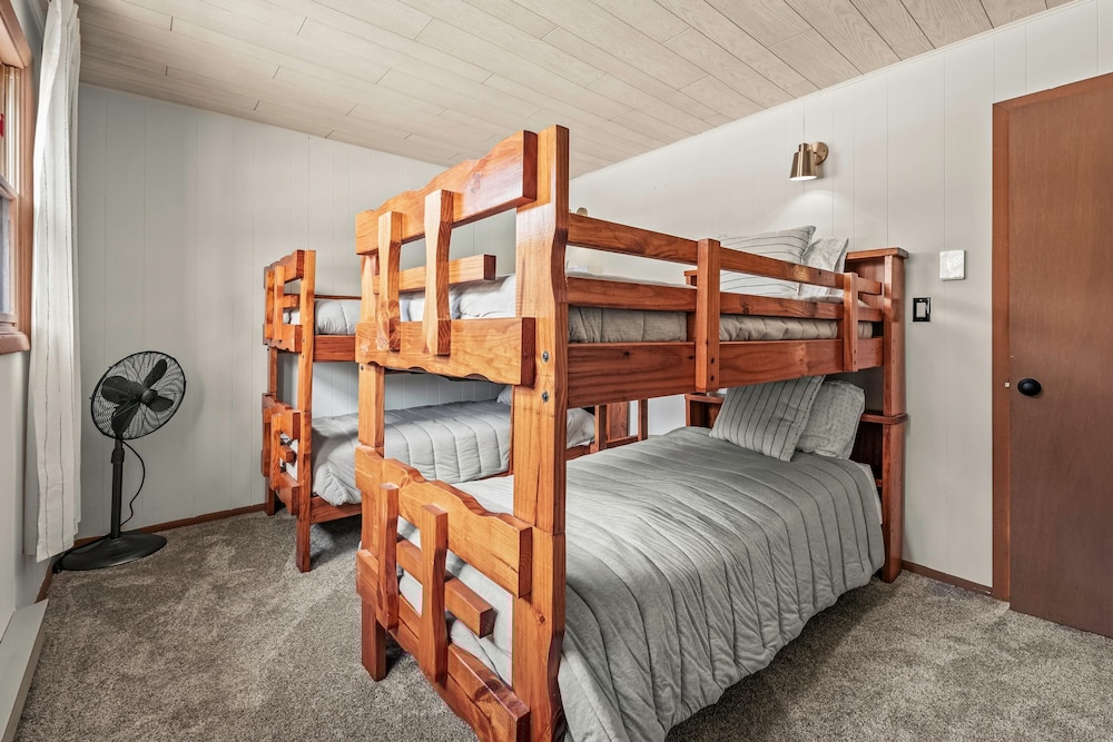 Burrow by Bidwell Cozy Arrowhead Lake Escape With Pools and Outdoor Adventures