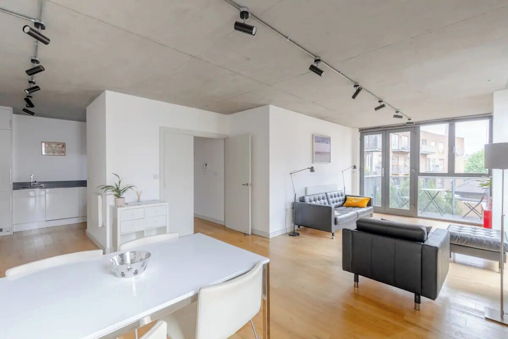 Beautiful & Bright 2BD Flat - Dalston!