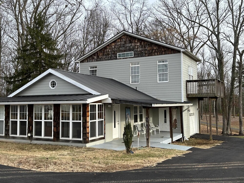Big Views Farmhouse w Pool Near Charlottesville view 4