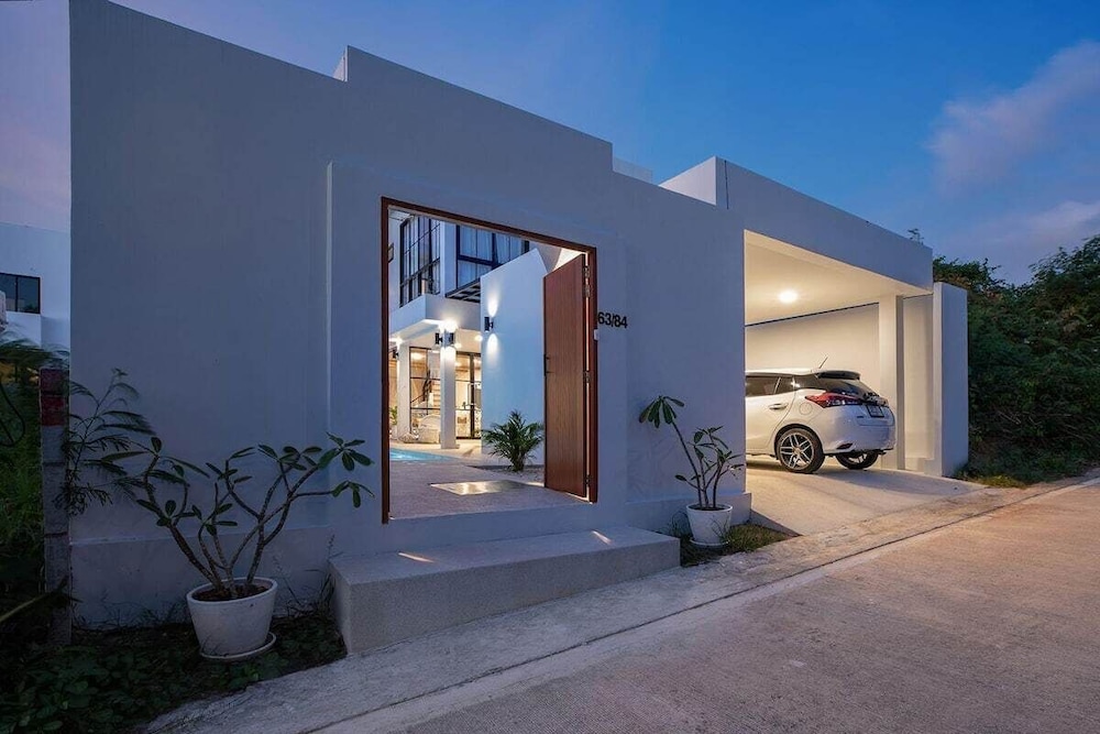 Mediterranean-Asian 3BR Villa Cristina
