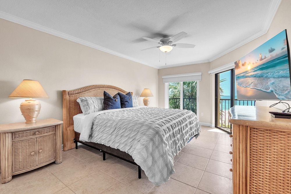 Land's End 11-306 Beach Front - Premier