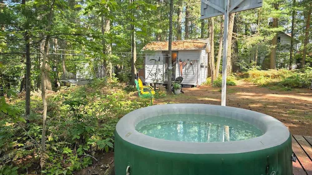 The Stabbin Cabin Grant Island w Boat Hottub Pet