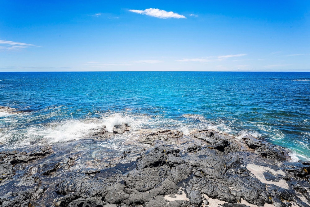 Ocean View Unit w Lanai - AC - Near Marketplace! - Vrkcv