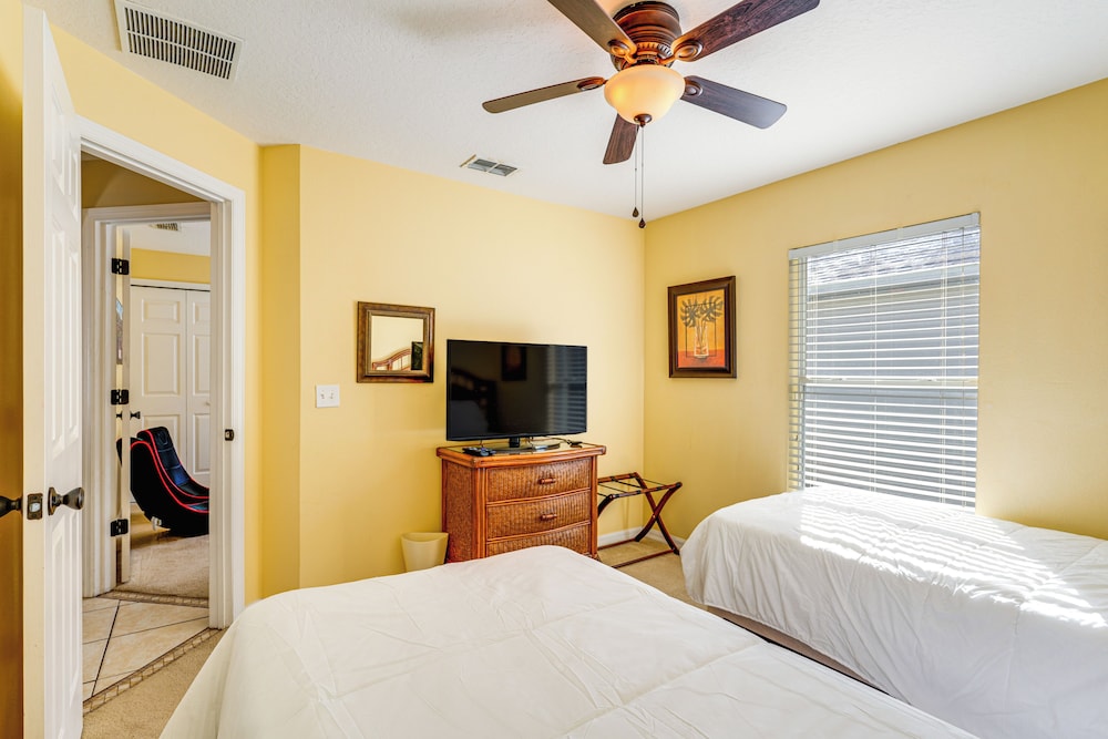16 Mi to Disney: Home w/ Game Room & Pool