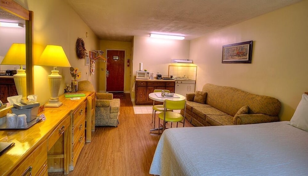 Picket Fence Motel