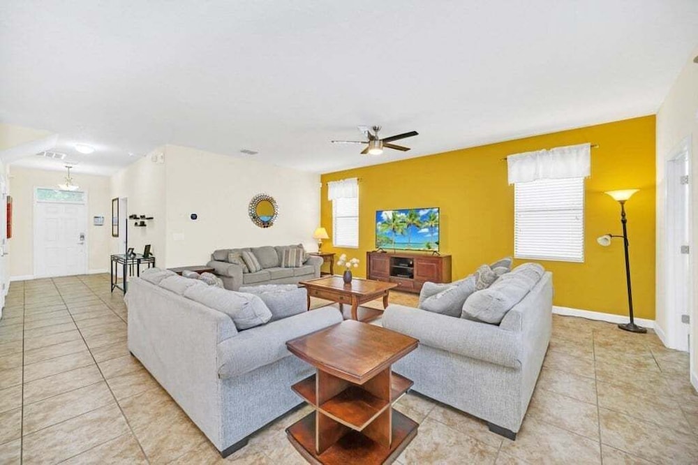 Incredible Pool Spa & Game Room Private Home! 6 Bedroom Villa