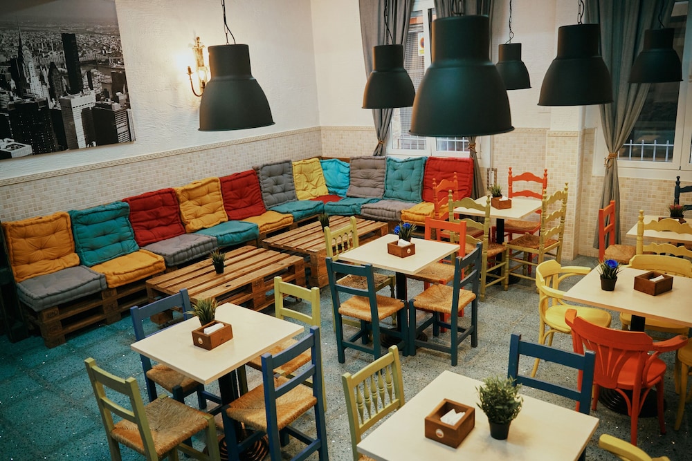 LOFT HOSTAL Group 117