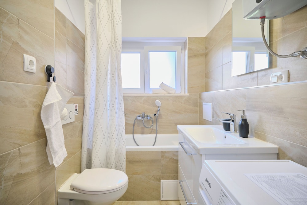 LAV Central Apartment by Litto