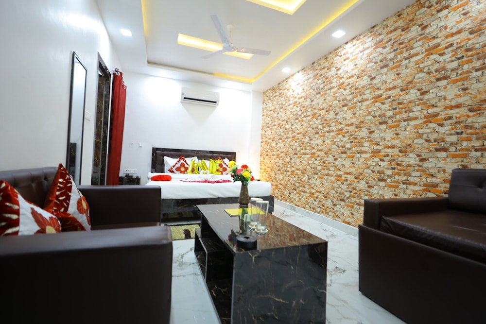 Hotel Rajani Bareilly AC Room