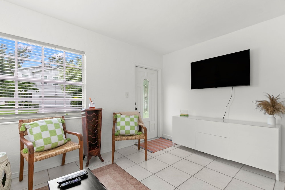 3401 W San Juan St Tampa FL 33629 USA