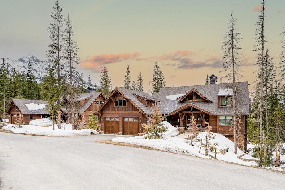 4 Diversion Lane 6 Bedroom Home by Moonlight Basin Lodging
