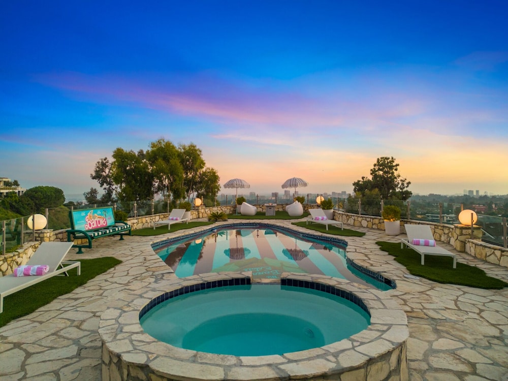 Beverly Tree House - Image 2