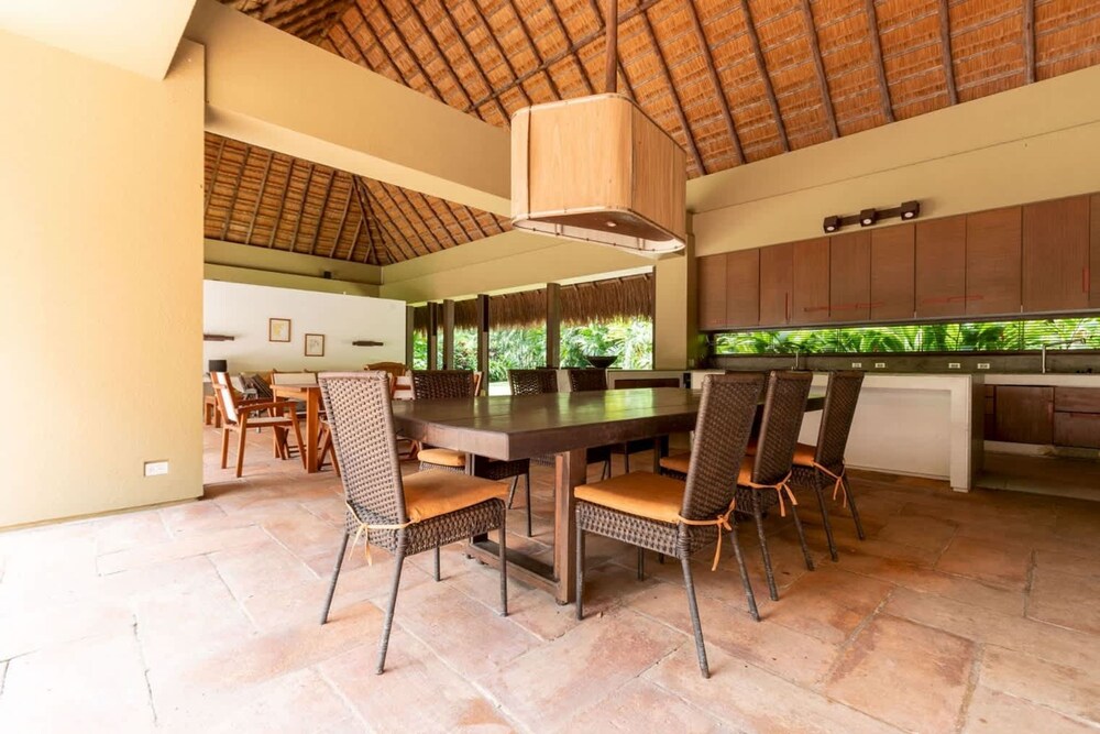 Atonishing 5BR Villa at Mesa de Yeguas