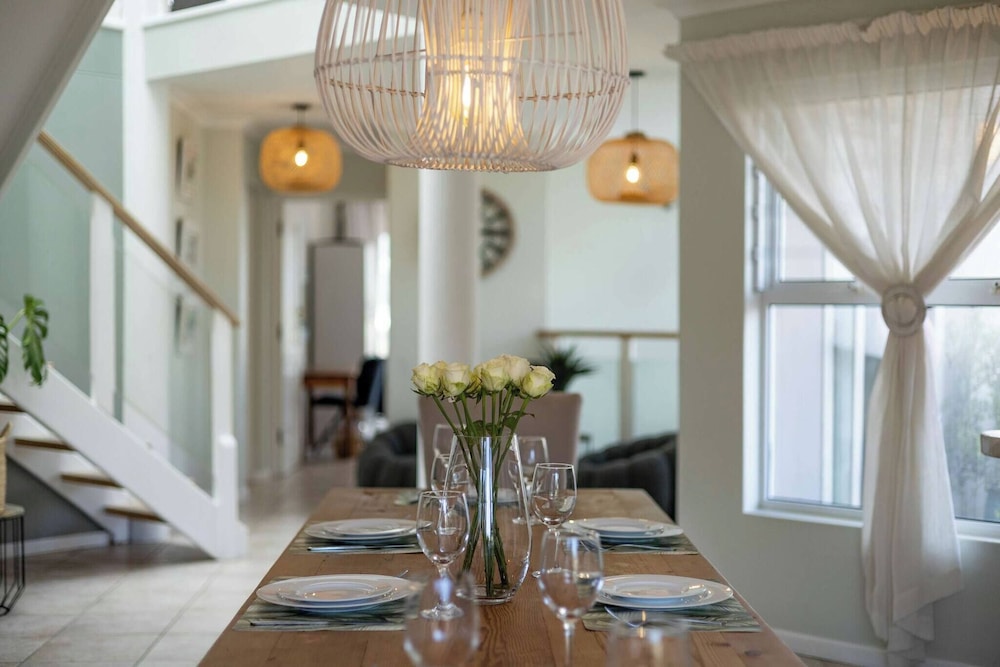Beachfront Villa Sea Breeze, Hout Bay, Cape Town