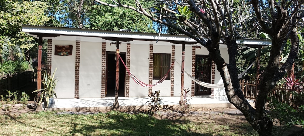 Family House, 2 Bedrooms, Garden View, Courtyard Area Chinandega