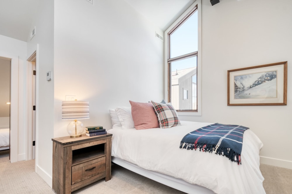 Quicksilver by Avantstay Park City Town House in Great Location! view 5
