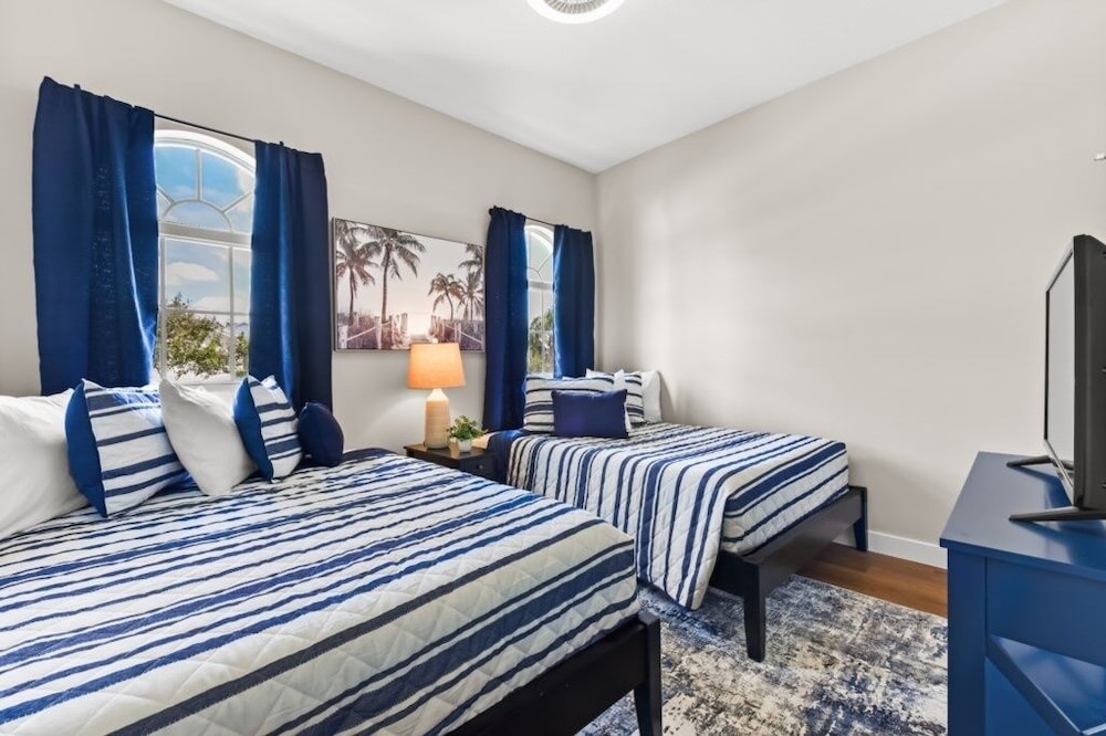 4br Resort Villa W/ Pool & Spa Close To Disney 4 Bedroom Villa