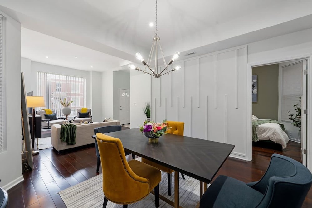 Chic and Cozy 3-bed Escape in Chicago