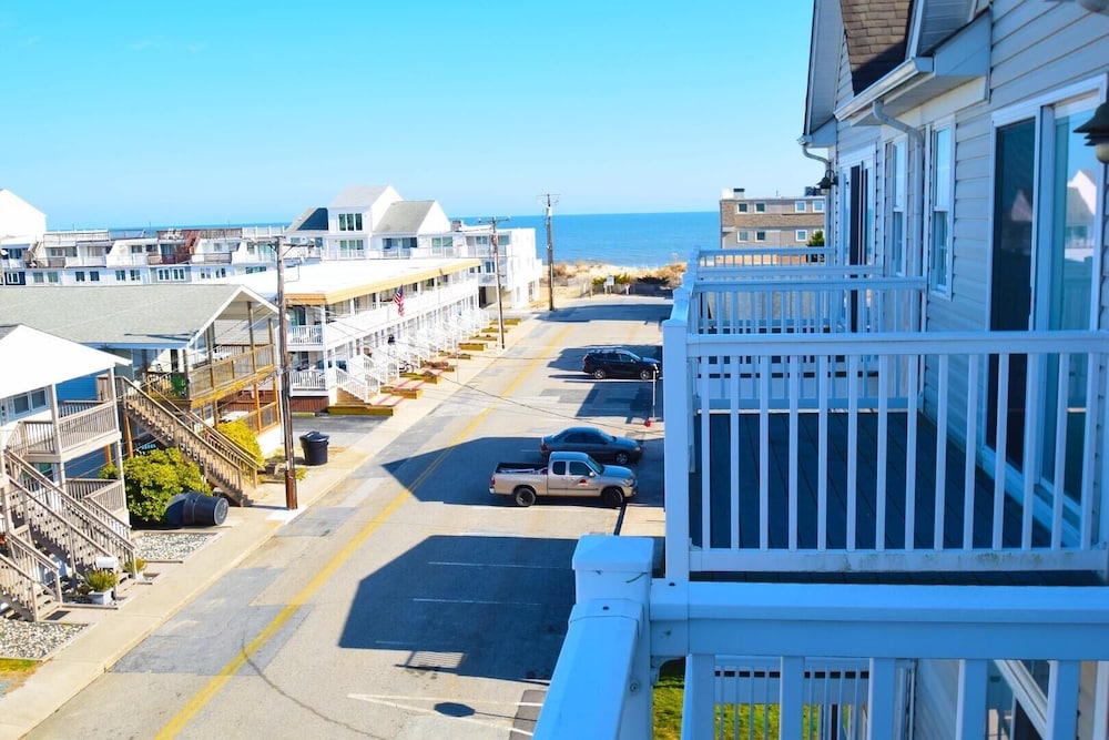 Bella Mar C 4 Bedroom Townhouse by RedAwning view 2