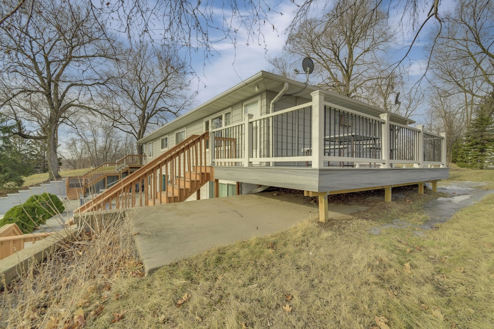 Fire Pit, Waterfront + Boat Dock: Detroit Lake Gem