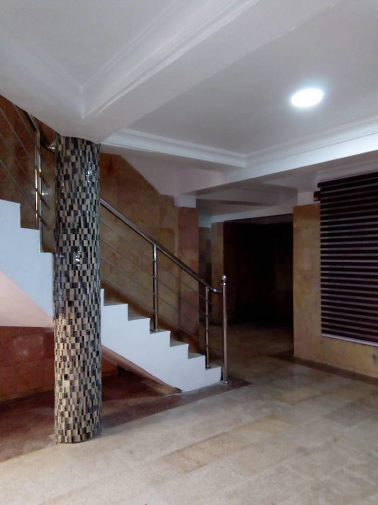 Reeve Court Apartment