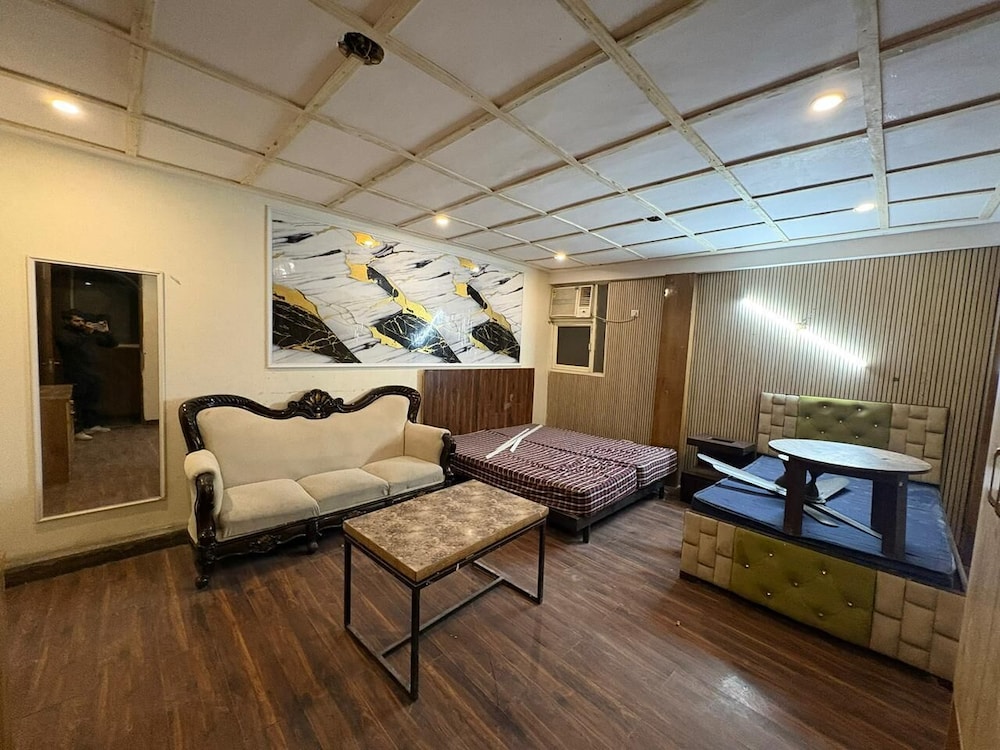 Hotel Twamev Ashram