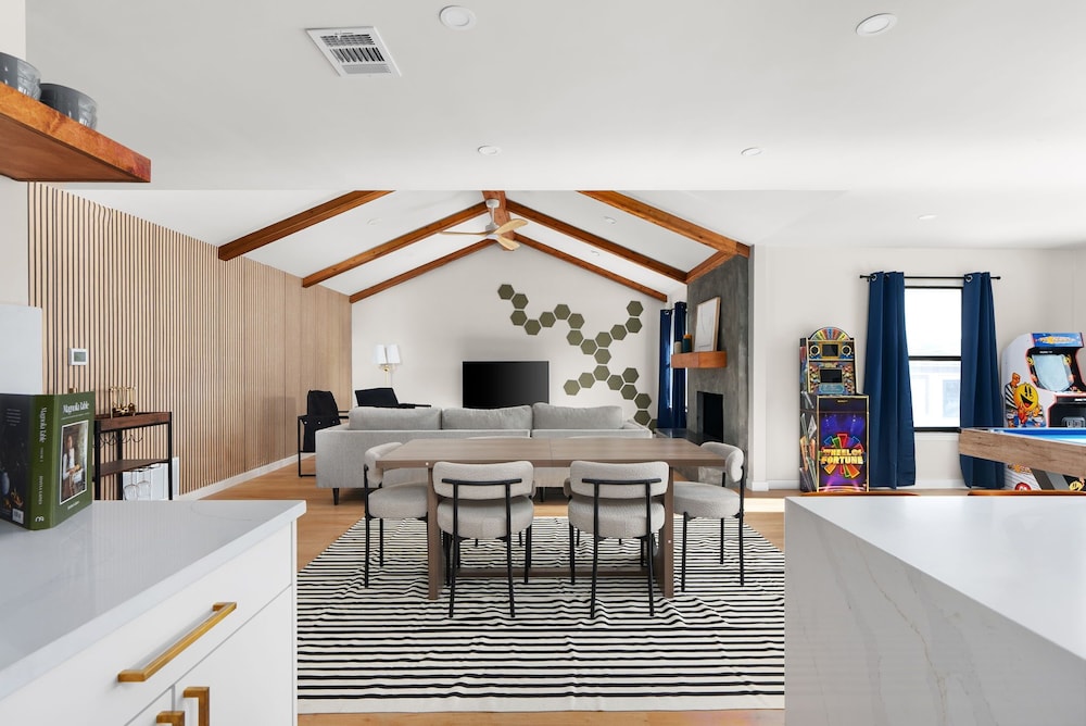 Charming Modern Retreat in Austin