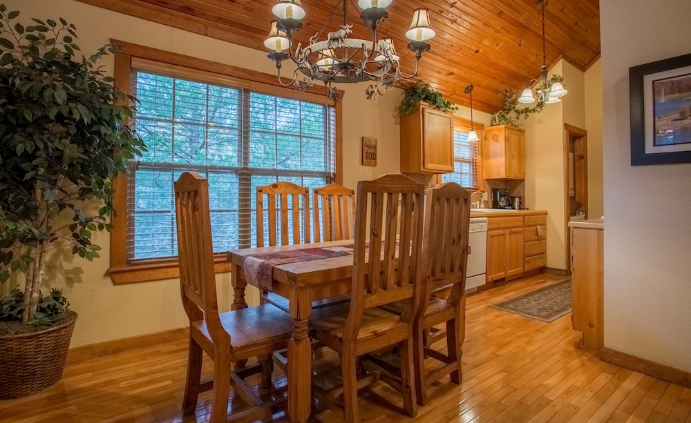 Mayberry Lodge 2 Bedroom Cabin by RedAwning