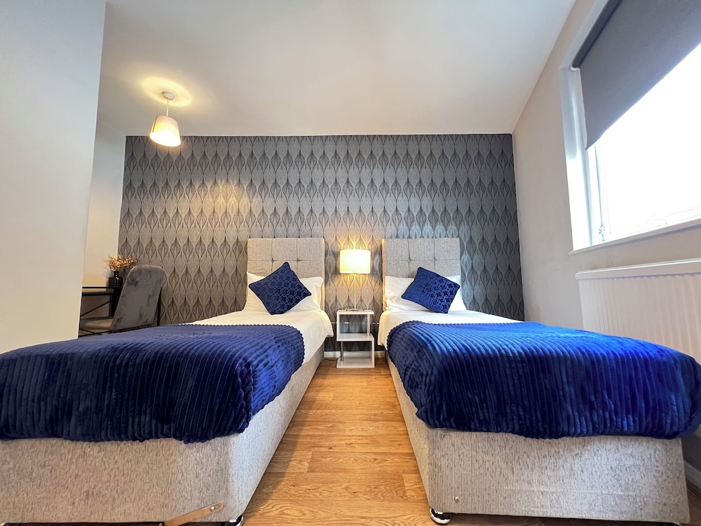 Kensington Private House- Walk to stores and tube-PRIVATE entrance- In Central London