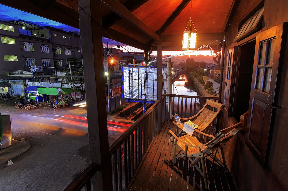 Hardwood Lodge - Hostel