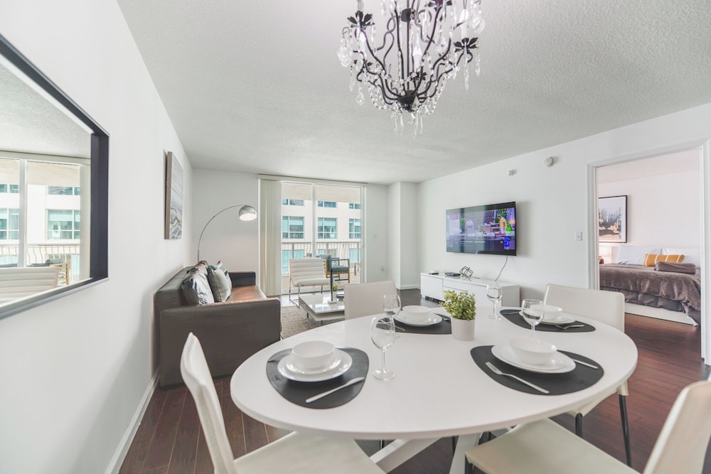 Sky High 31st Floor Condo W Parking