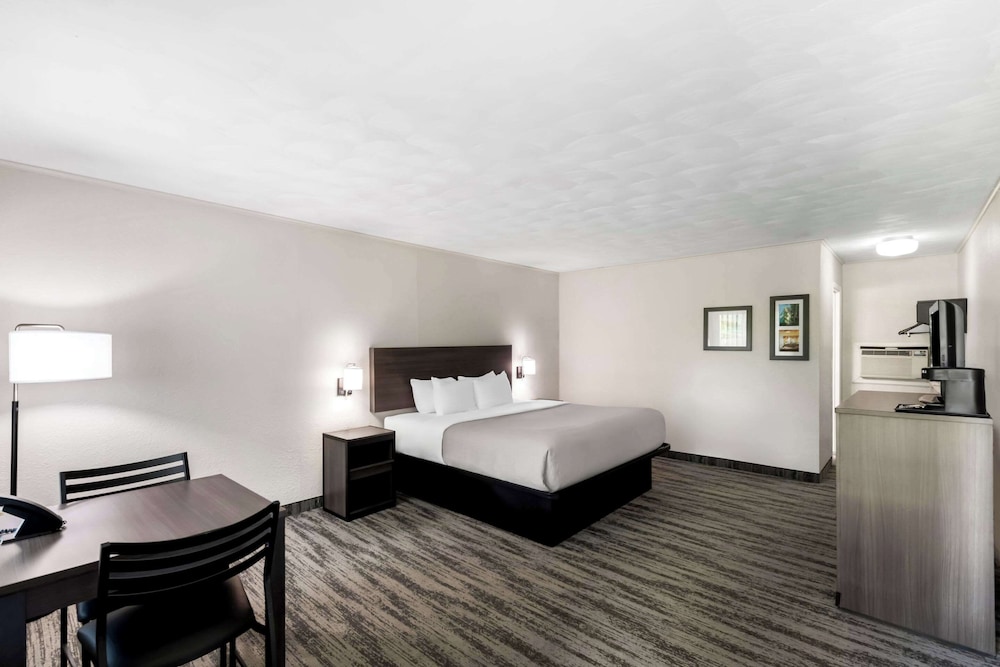 Quality Inn & Suites Munising view 5