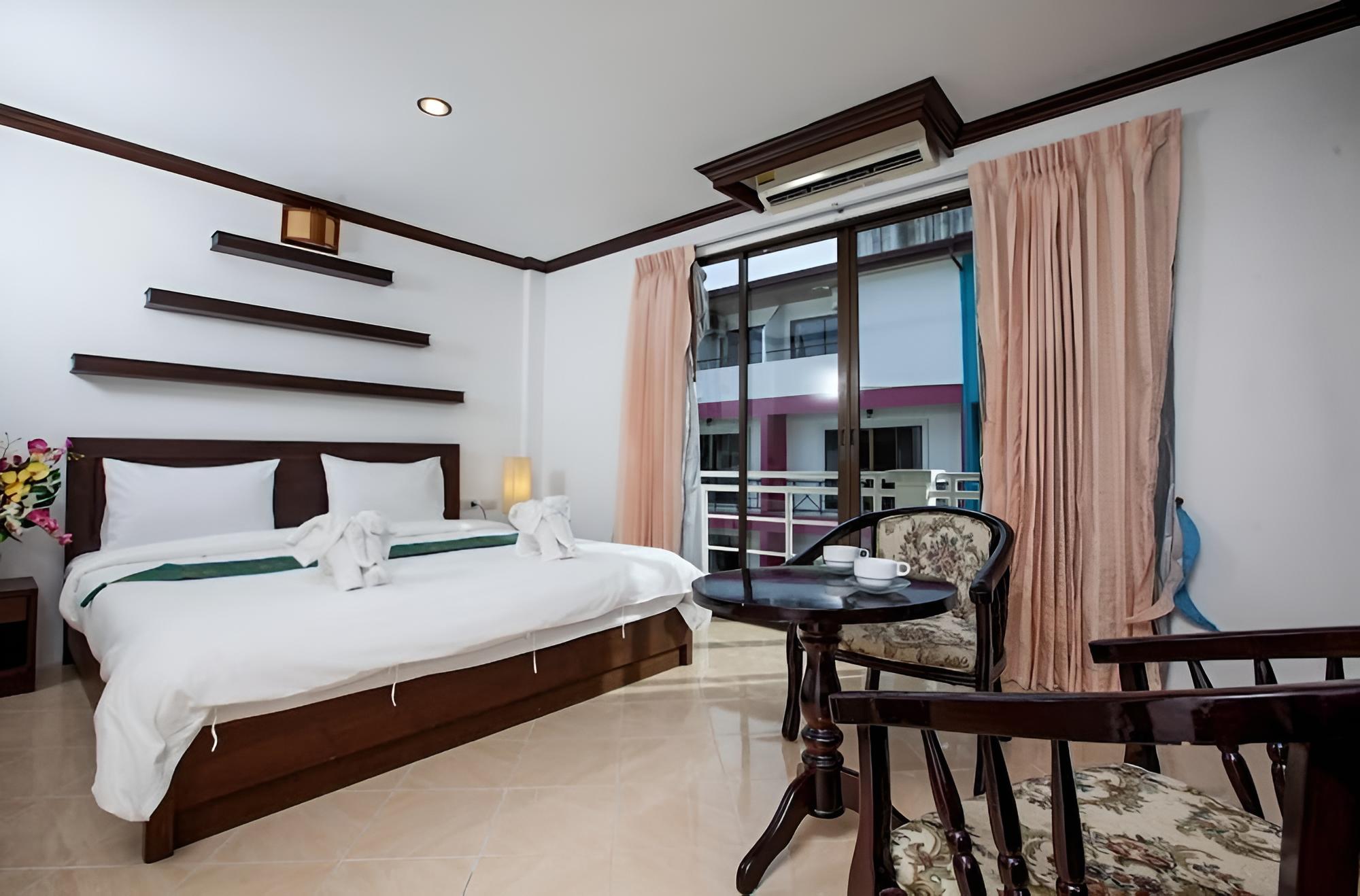 Triple Rund Place Hotel