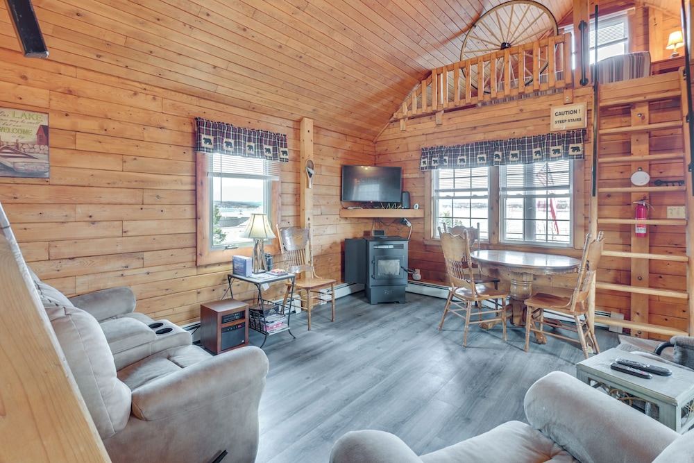All-season Long Lake Base Camp! Family Cabin