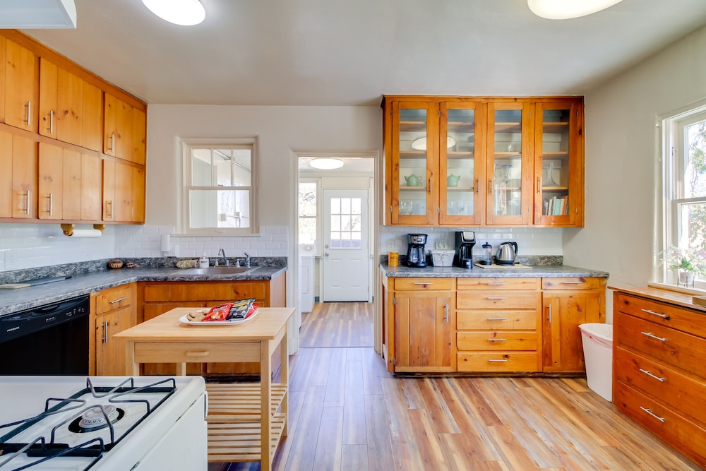 Albuquerque Vacations - Silver Hill Apartment Near UNM Campus! - Property Image 19