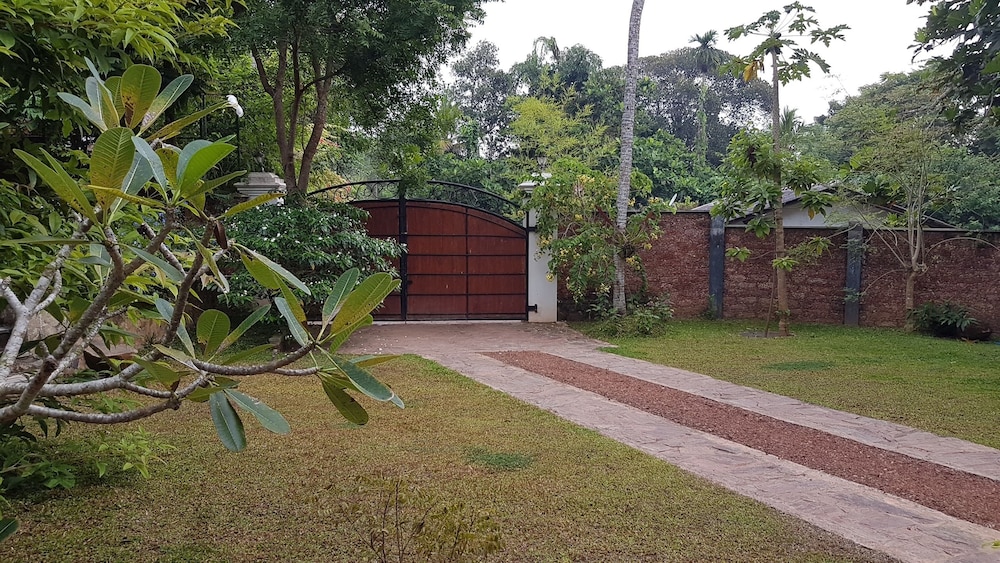 Siriniwasa Villa Induruwa