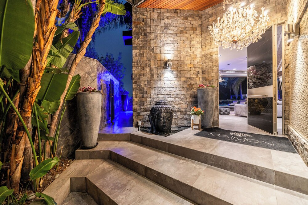 Villa Kaleida - Sleek Modern Sunset Villa With Eclectic Style & Infinity Pool