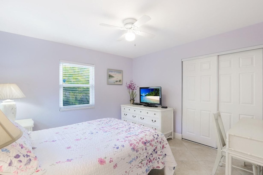 Centrally Located Pet-friendly Home With spa and Pool view 4