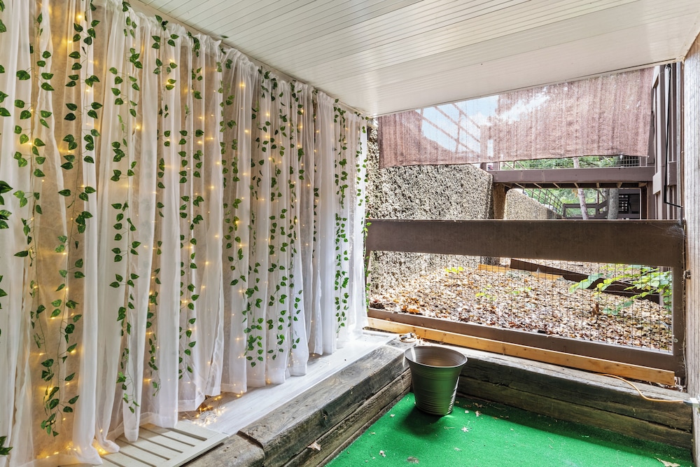 Stunning Lake Views, Pools, Wildlife, Pet-friendly