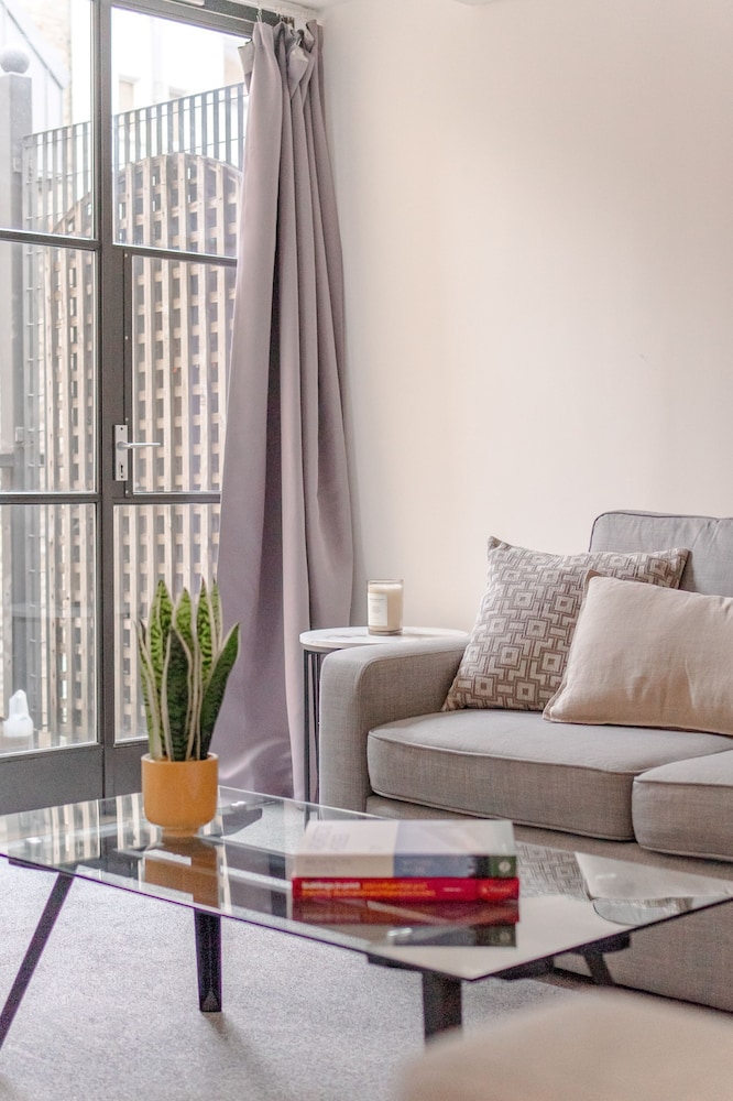 Holborn Penthouse Apartment with Terrace