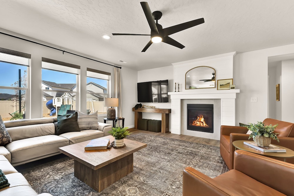 Spa Nights Game Room Fun Luxe 5BR Sleeps 17