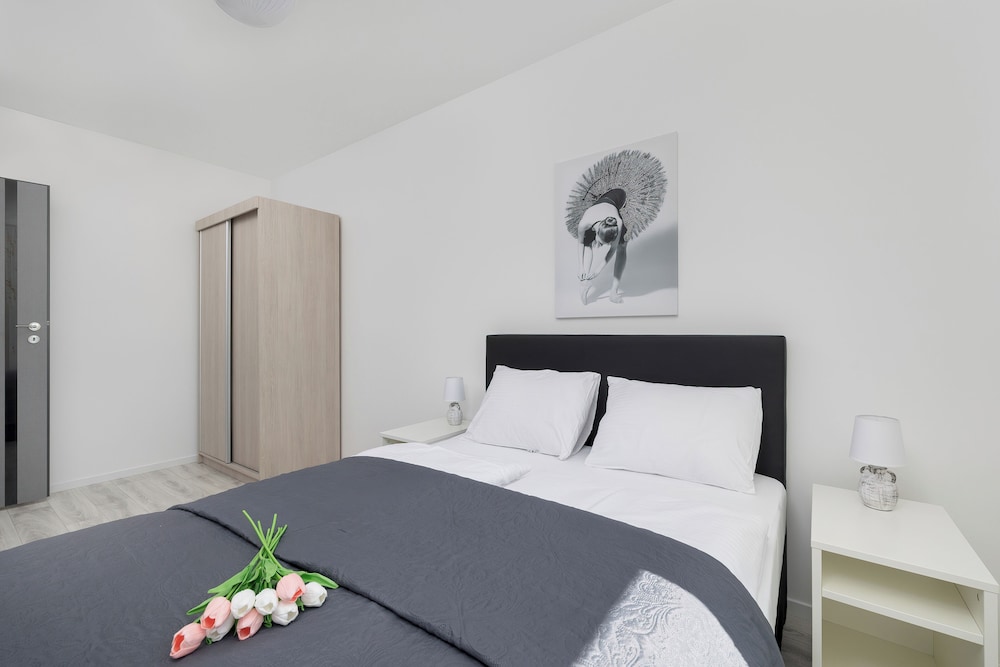 Swinoujscie Apartment for 6 by Renters