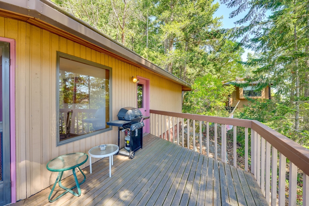 Serene La Conner Retreat w/ Fireplace & Deck! view 5
