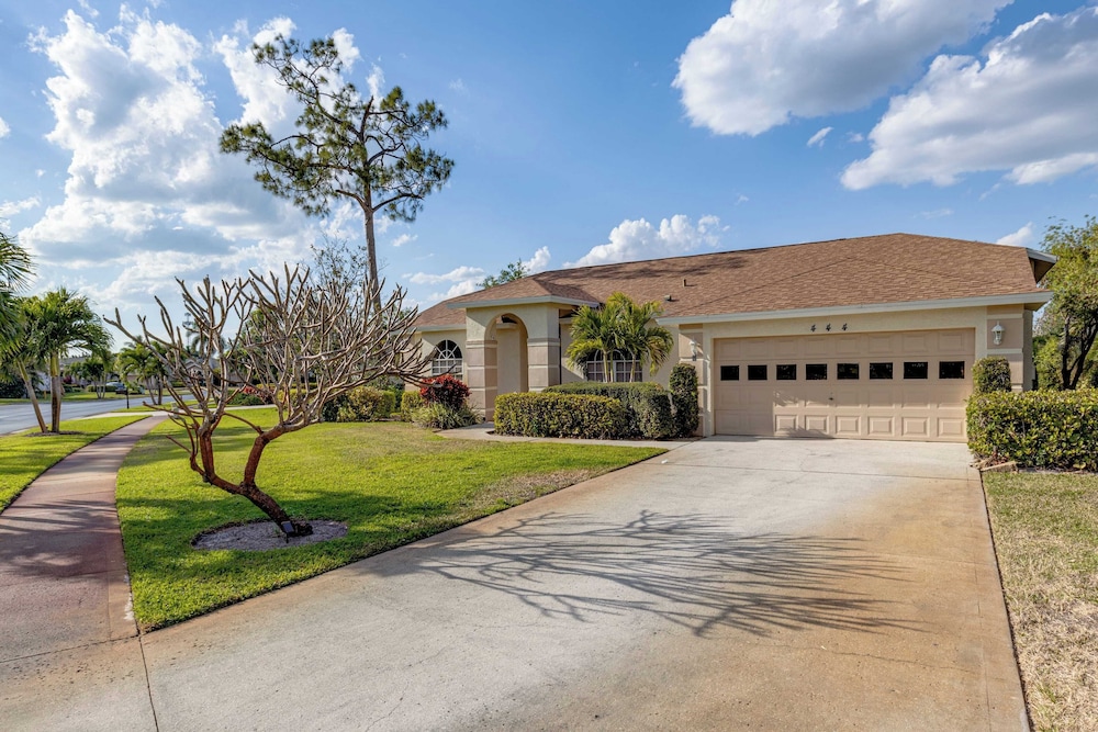 Private Pool, Pond Views, & Bonus Lounge in Gated Naples Community Drive to Dining & Sand