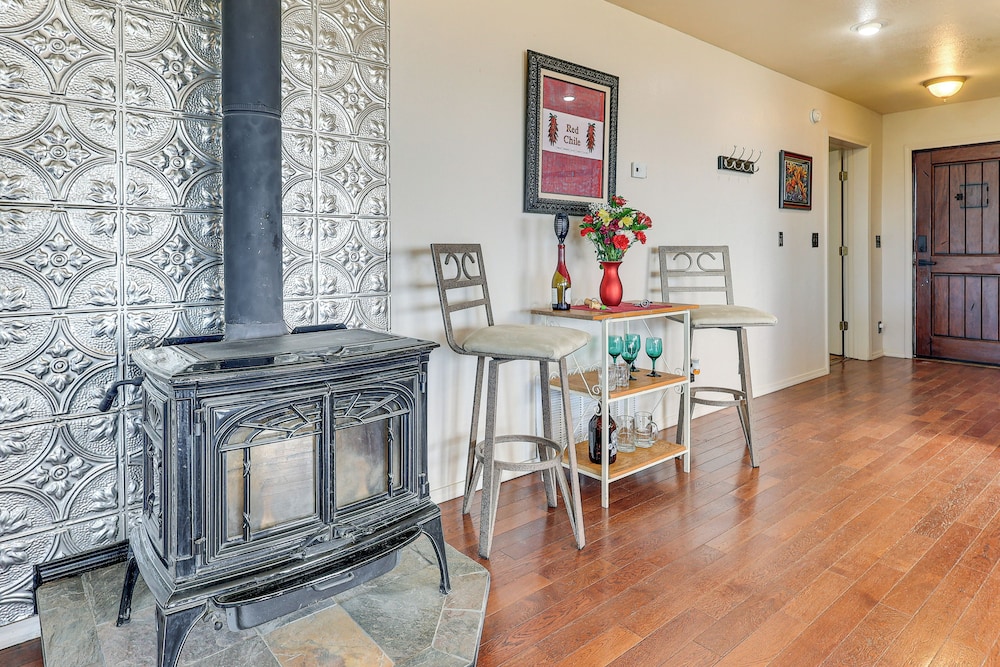 Panoramic Vistas & Pergola: Silver City Escape!