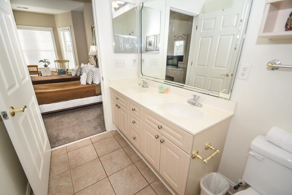 Magnolia Pointe 4878-402 2 Bedroom Condo