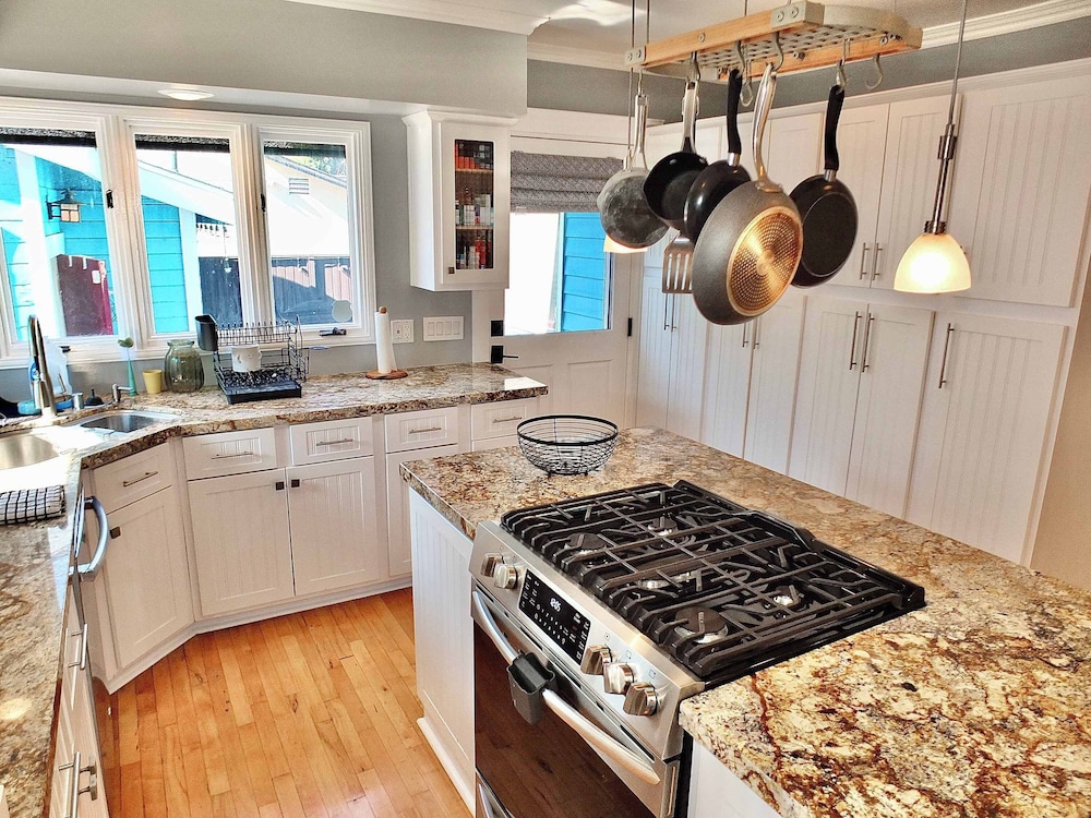 Beach City Craftsman - Walk to Beach